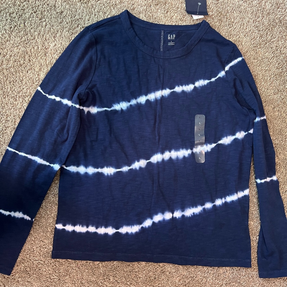 Navy long-sleeve Gap tee